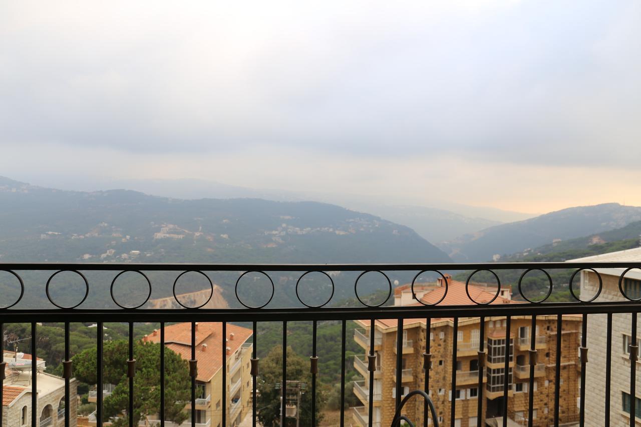 בורומאנה Quartier Suisse Hotel מראה חיצוני תמונה