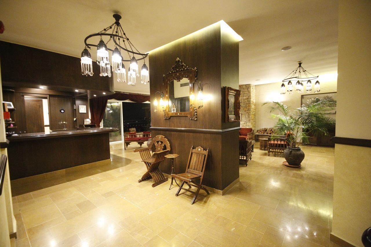 בורומאנה Quartier Suisse Hotel מראה חיצוני תמונה