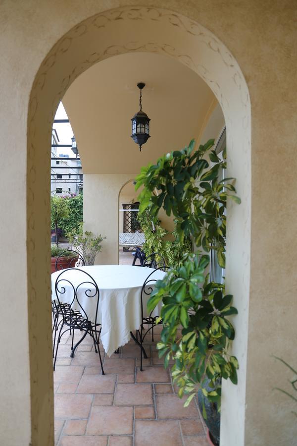 בורומאנה Quartier Suisse Hotel מראה חיצוני תמונה