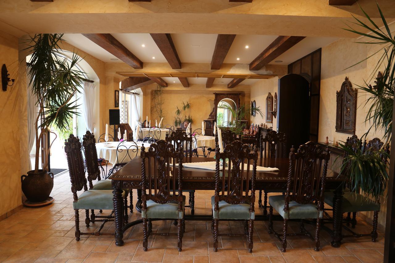 בורומאנה Quartier Suisse Hotel מראה חיצוני תמונה
