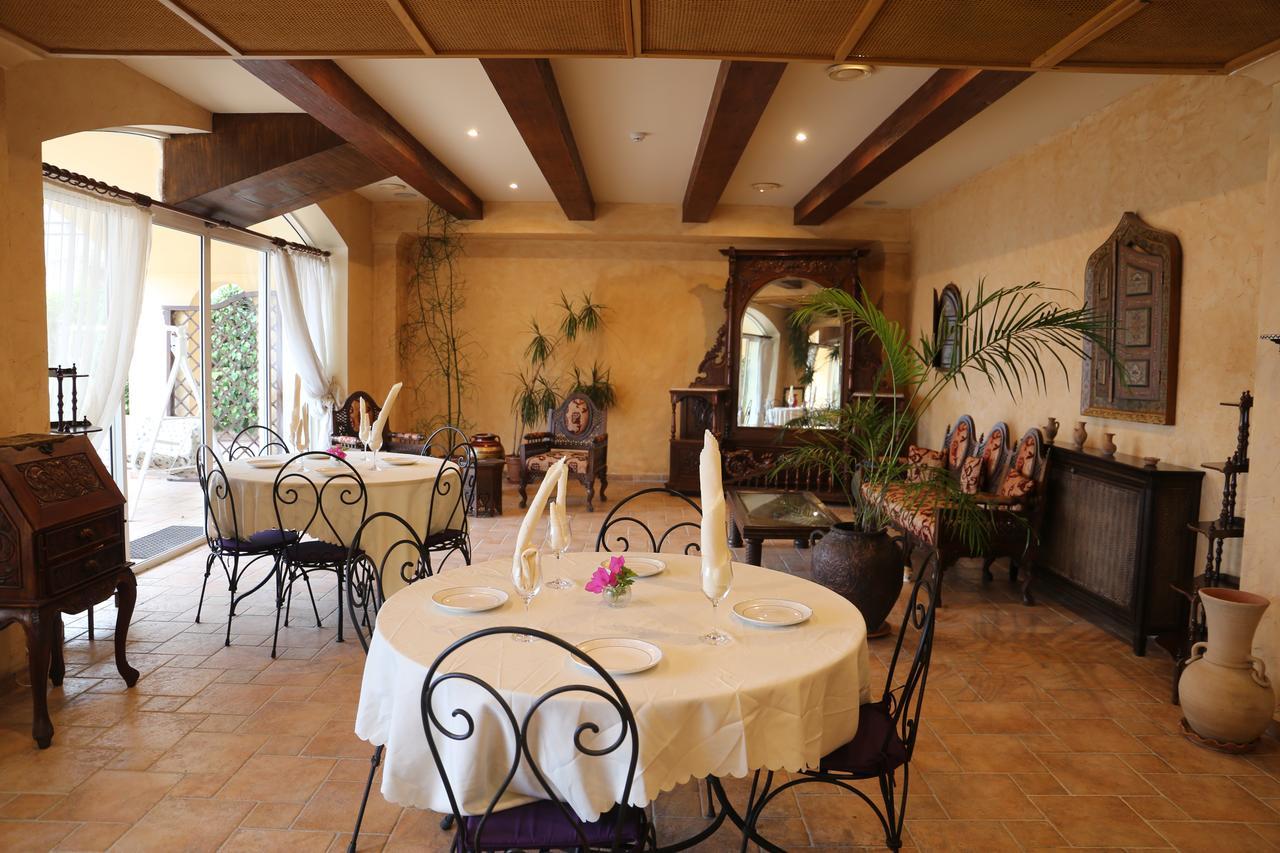 בורומאנה Quartier Suisse Hotel מראה חיצוני תמונה