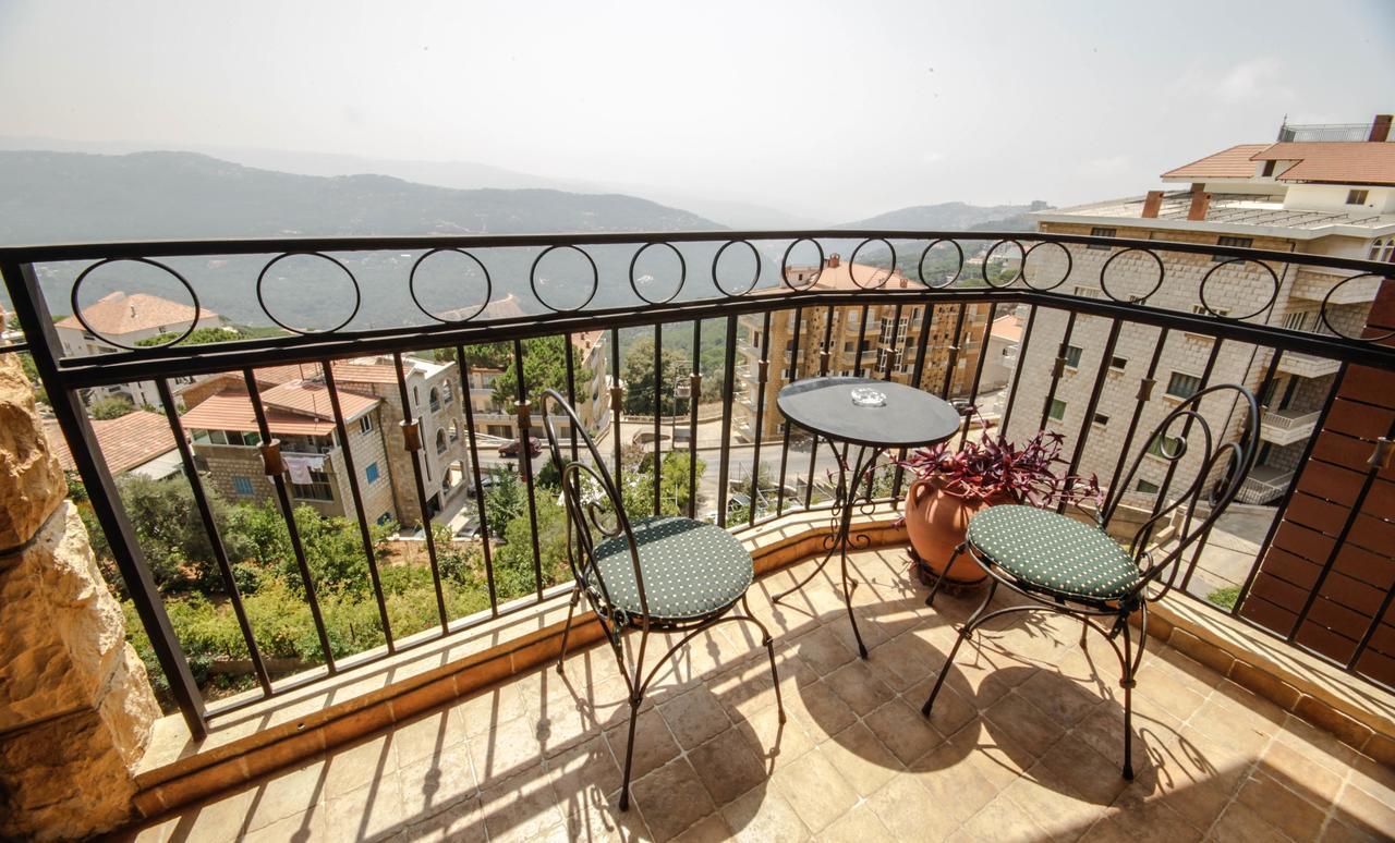בורומאנה Quartier Suisse Hotel מראה חיצוני תמונה